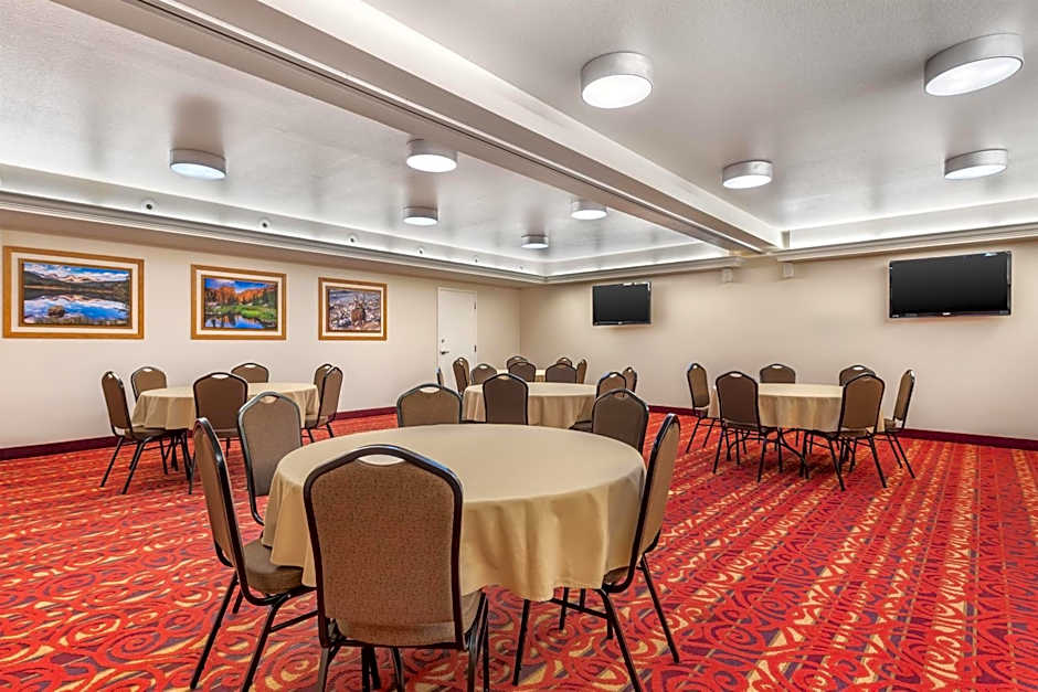 Best Western Plus Silver Saddle Inn