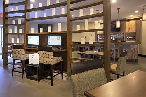 DoubleTree by Hilton Hotel Raleigh - Brownstone - University