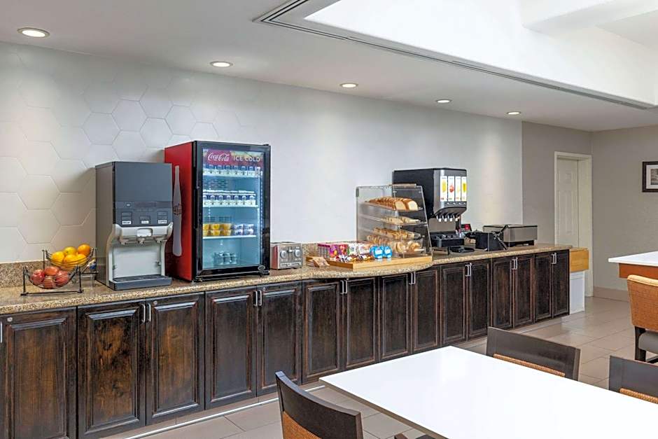 La Quinta Inn & Suites by Wyndham Bakersfield North