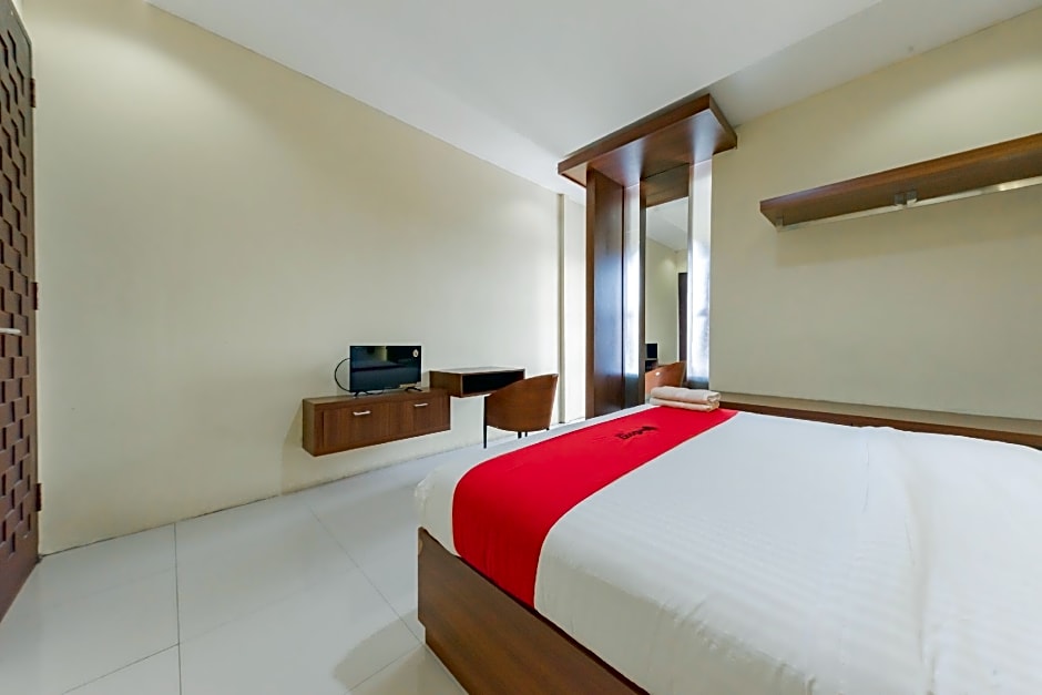 RedDoorz Syariah near Alun-Alun Pelabuhan Ratu