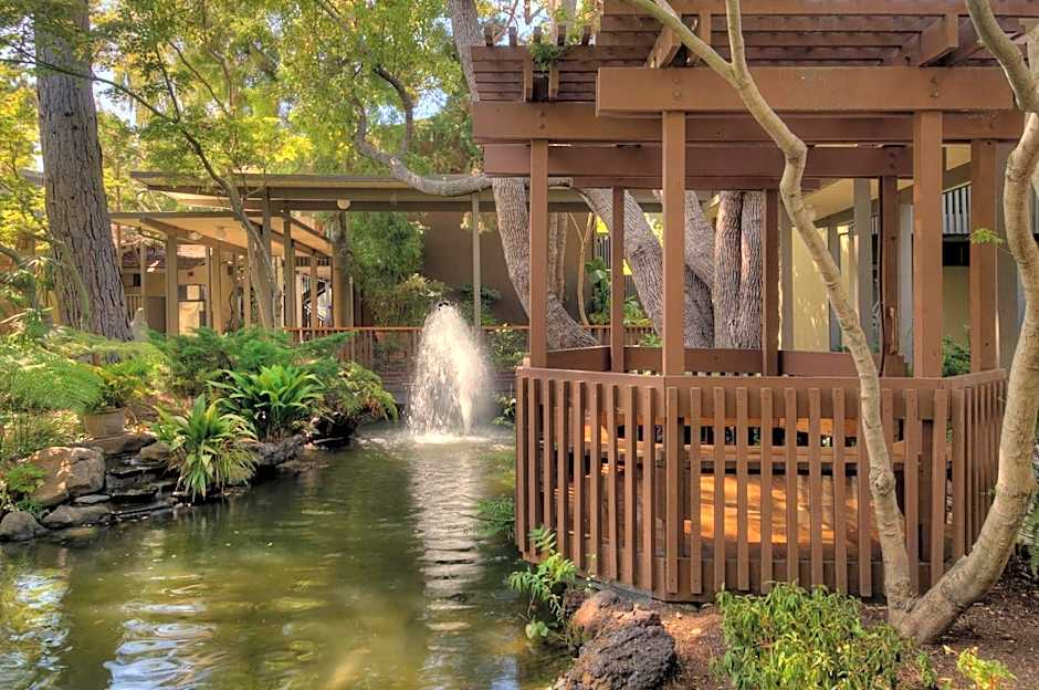 Dinah`S Garden Hotel