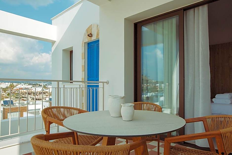 Larnaca LIV & CO Suites