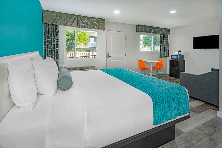 Howard Johnson Suites by Wyndham San Diego Chula Vista/BayFt