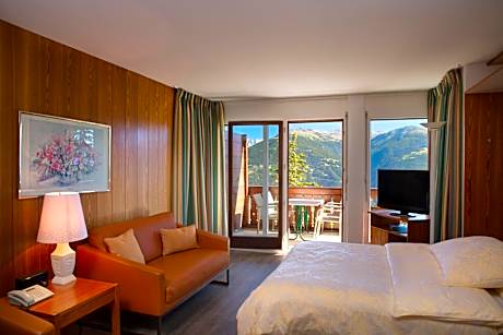 Executive Triple Room with Balcony and Mountain View