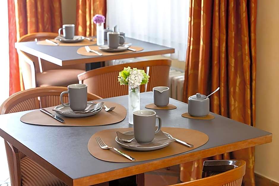 Hotel Regina - Bed & Breakfast Köln