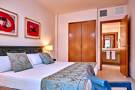 One-Bedroom Park Suite with Pool View