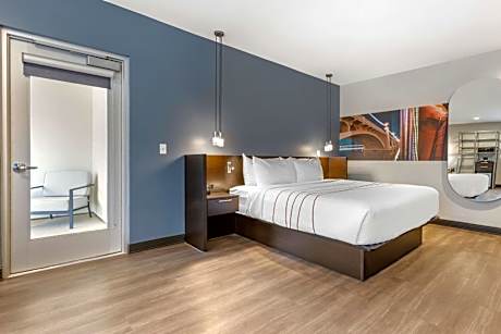 King Room with Walk In Shower - Mobility Accessible/Non-Smoking