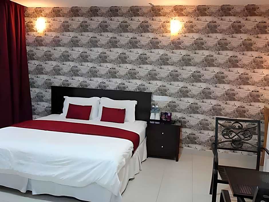 Photo 1 of 11 of Standard 1 King Bed