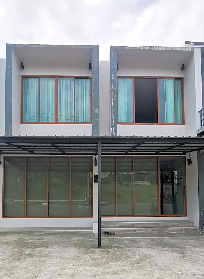 Foto 1 di 12 di dham ธาม - Spacious 3BR Row House near the Dam