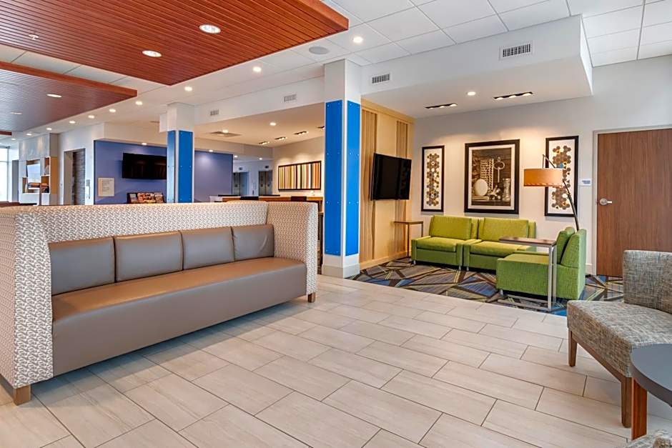 Holiday Inn Express and Suites Lancaster - Mount Joy By IHG