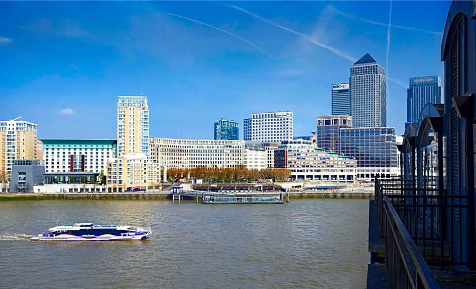 a&o London Docklands Riverside
