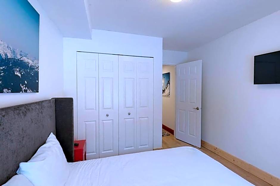 Ski inSki out - Steam shower - Roof top Hot tub- Air Conditioning