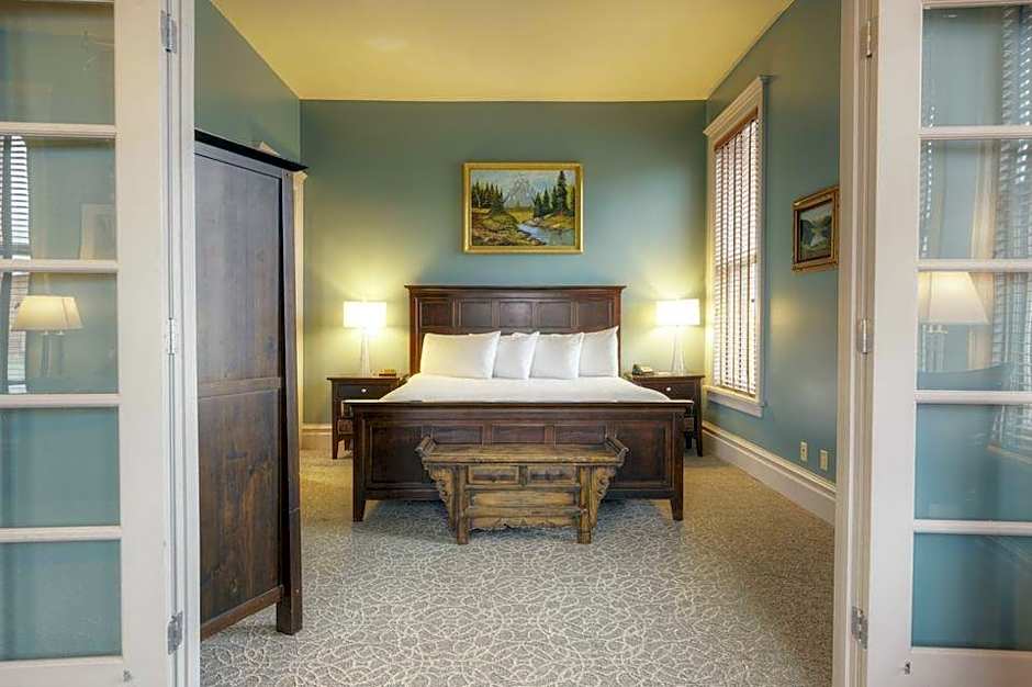 Photo 1 of 4 of Presidential Suite