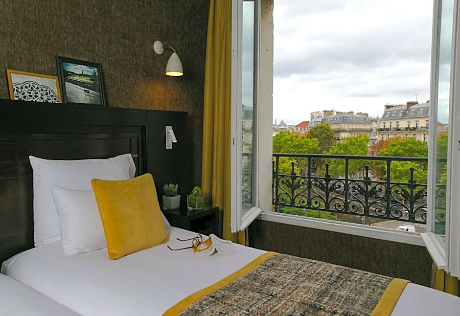 Hotel de Neuville Arc de Triomphe