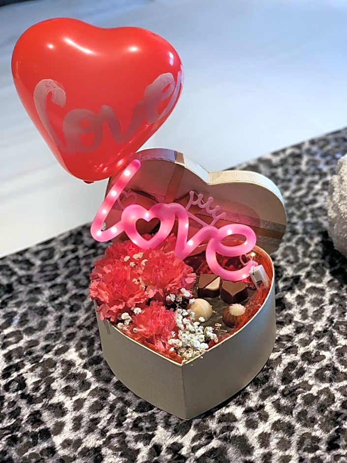 DAOS Suites & Terrace Marbella