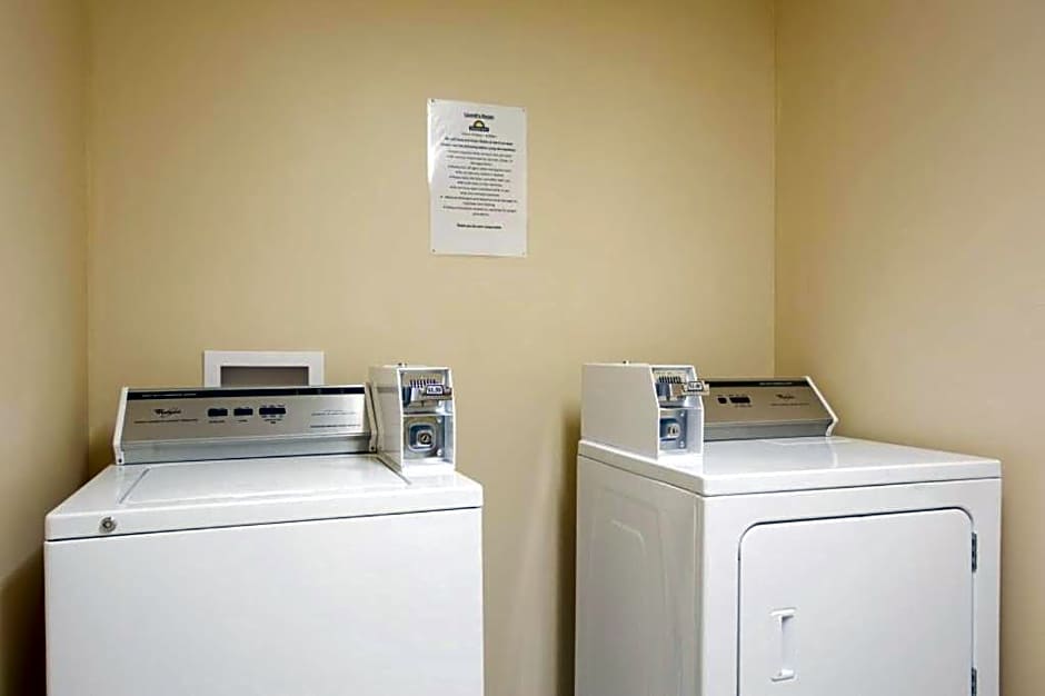 Days Inn by Wyndham Anderson IN