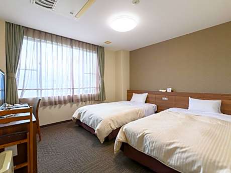 Twin Room with Shared Bathroom - Non-Smoking