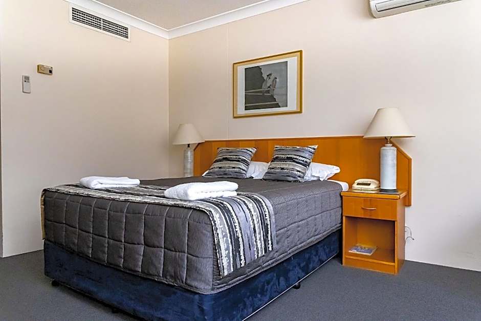 Charbonnier Motor Inn