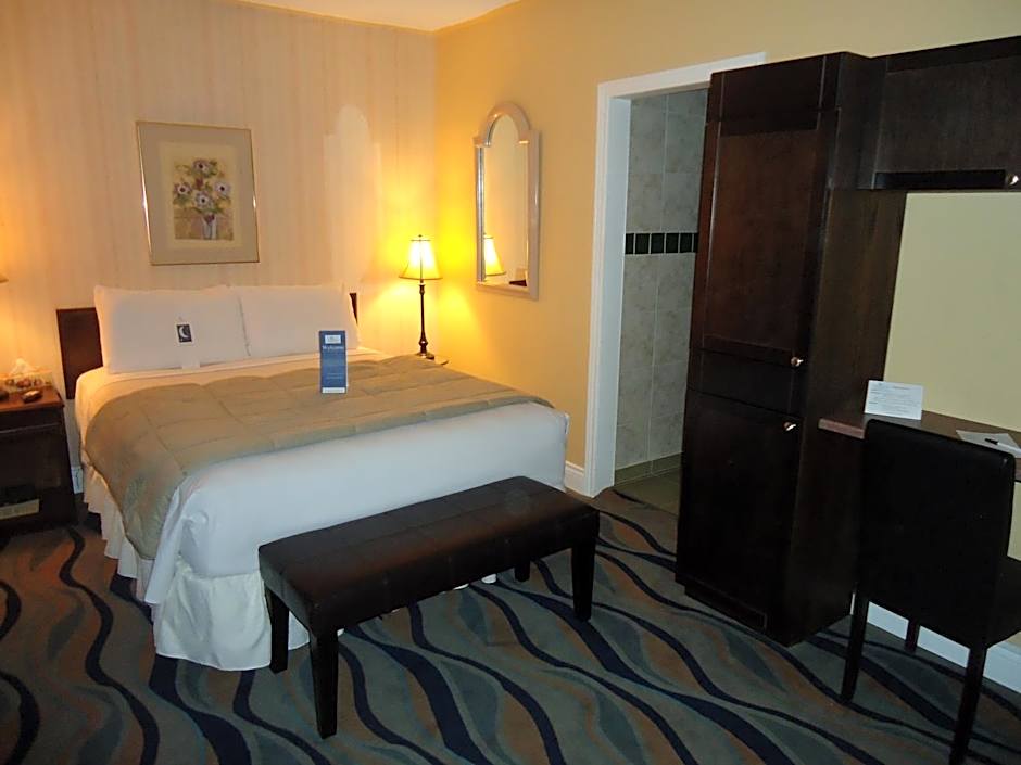 Bayside Inn & Waterfront Suites