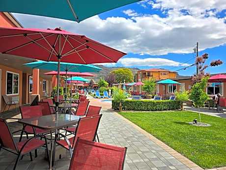 Sahara Courtyard Inn & Suites Osoyoos