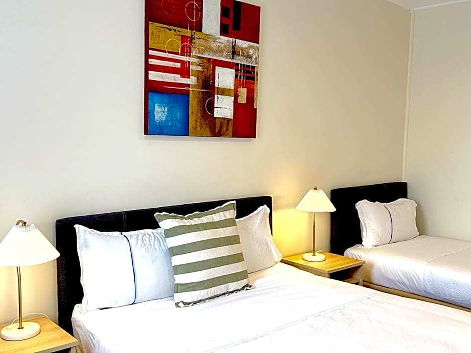 Beachcomber Motel & Apartments