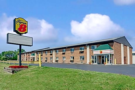 Super 8 by Wyndham Kenmore/Buffalo/Niagara Falls Area
