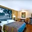 Super 8 by Wyndham Martinez