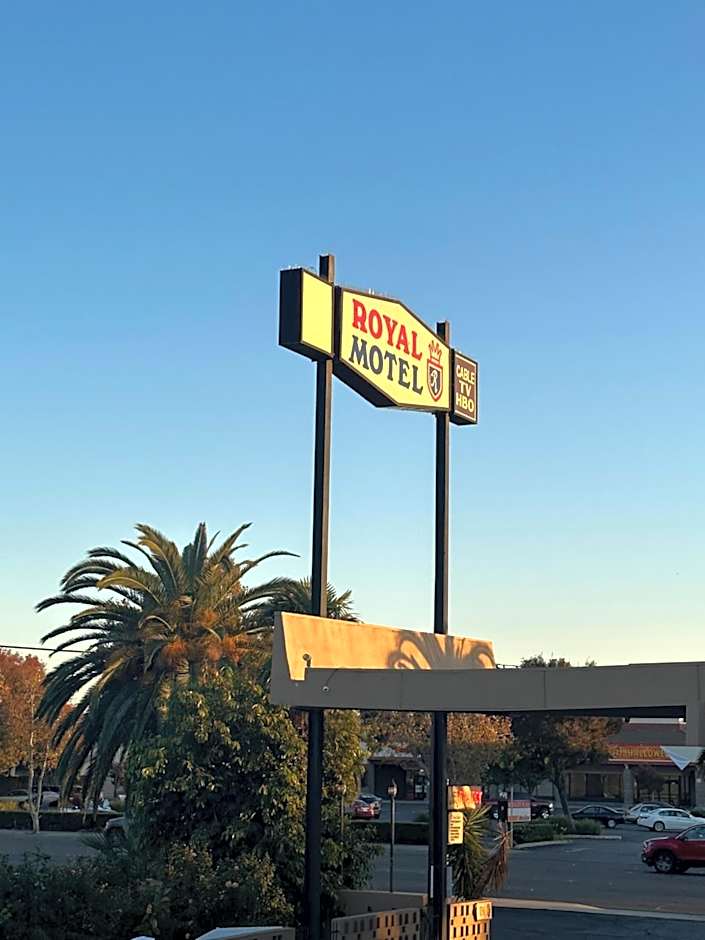 ROYAL MOTEL TRACY