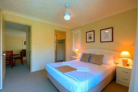 Deluxe One-Bedroom Apartment