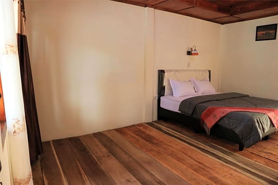 Laster Jony's Guest House