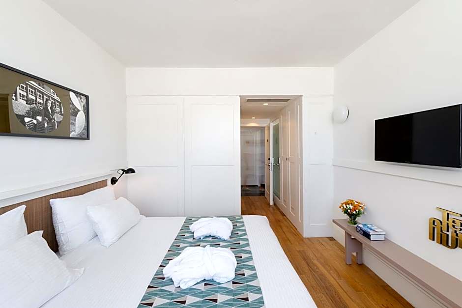 Lily & Bloom Boutique Hotel