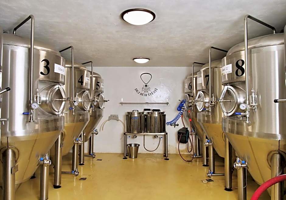 Balónový hotel a pivovar Radešín