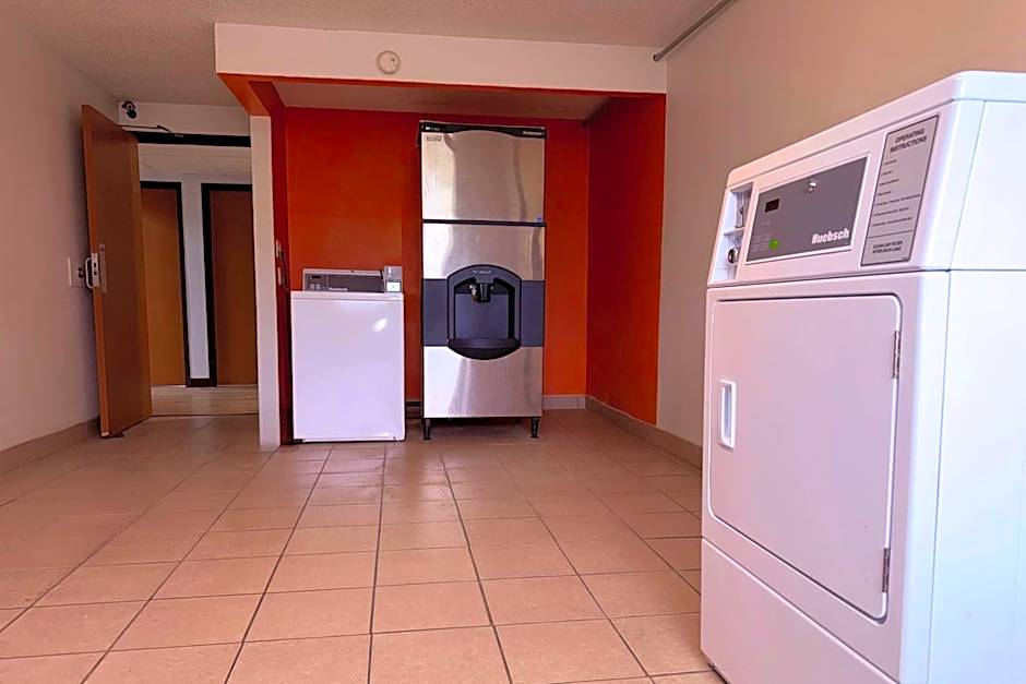 Motel 6-Albert Lea, MN