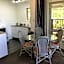 Colonial House Motel