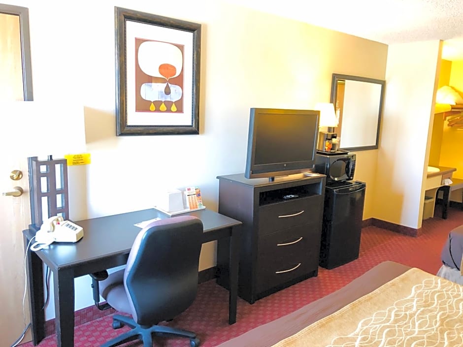 Super 8 by Wyndham Omaha SW