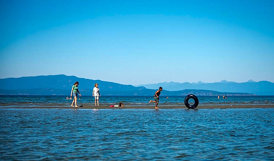 Sea Edge Beachside Hotel