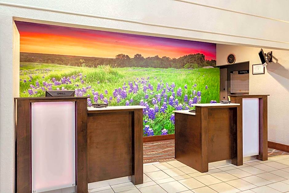 La Quinta Inn & Suites by Wyndham Kerrville