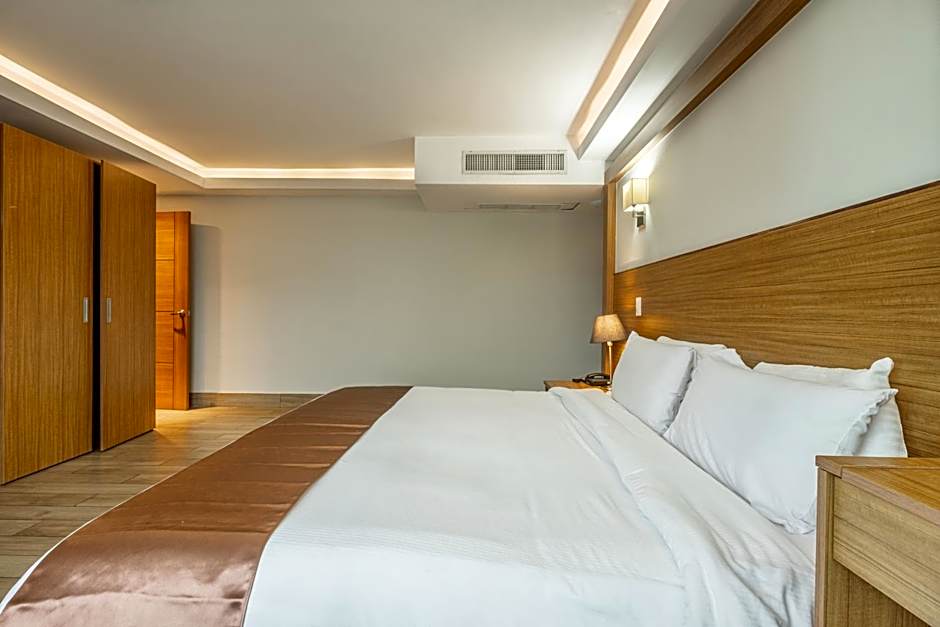 Weston Suites Hotel