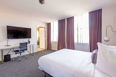 1 King Bed