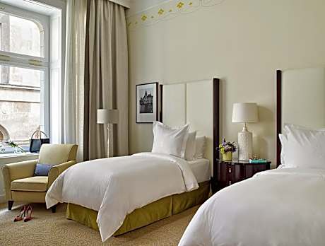 Gresham Room with Two Twin Beds