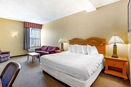 Mini King Suite - Non-Smoking