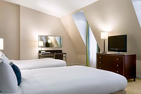 Family Room (1 Double Bed)