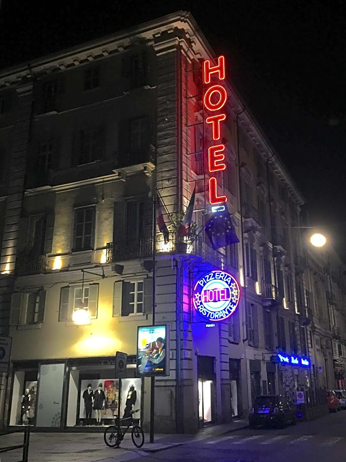 Le Petit Hotel