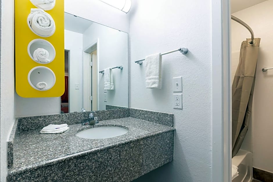 Motel 6-Bryan, TX - University Area