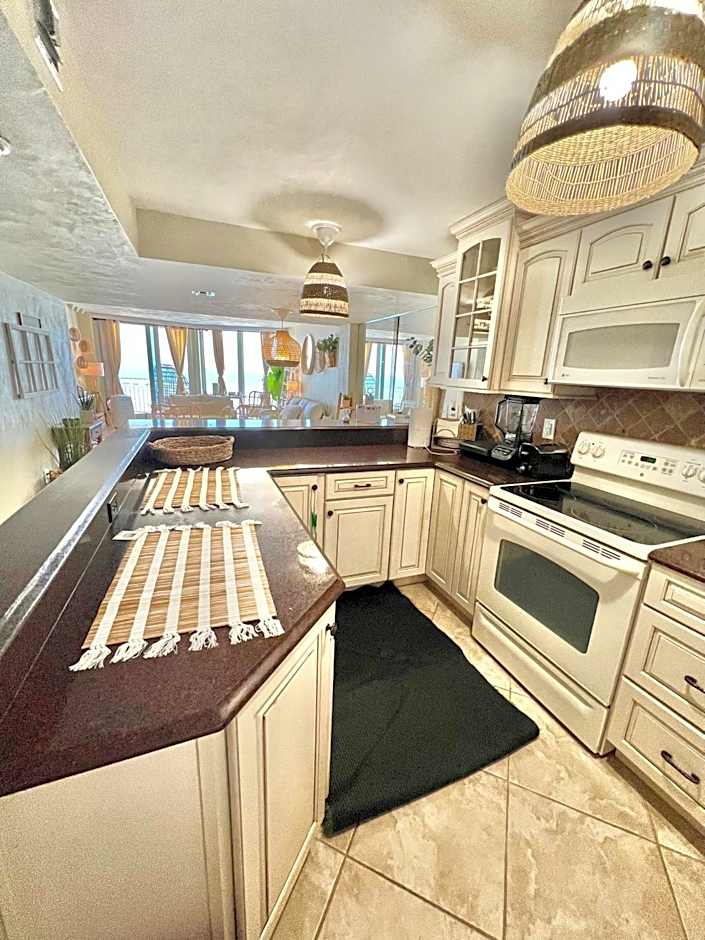Beach Oasis 704 Lovely Daytona ocean front for 5 sleeps up to 12
