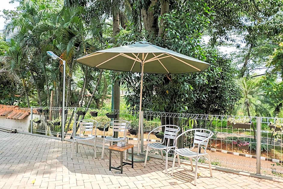 RedDoorz near Trans Studio Mall Cibubur 3