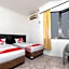 Super OYO 2704 Hotel Transit 2
