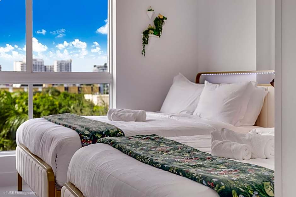 Lux 3BR City-View Retreat in Hollywood, 5th Floor