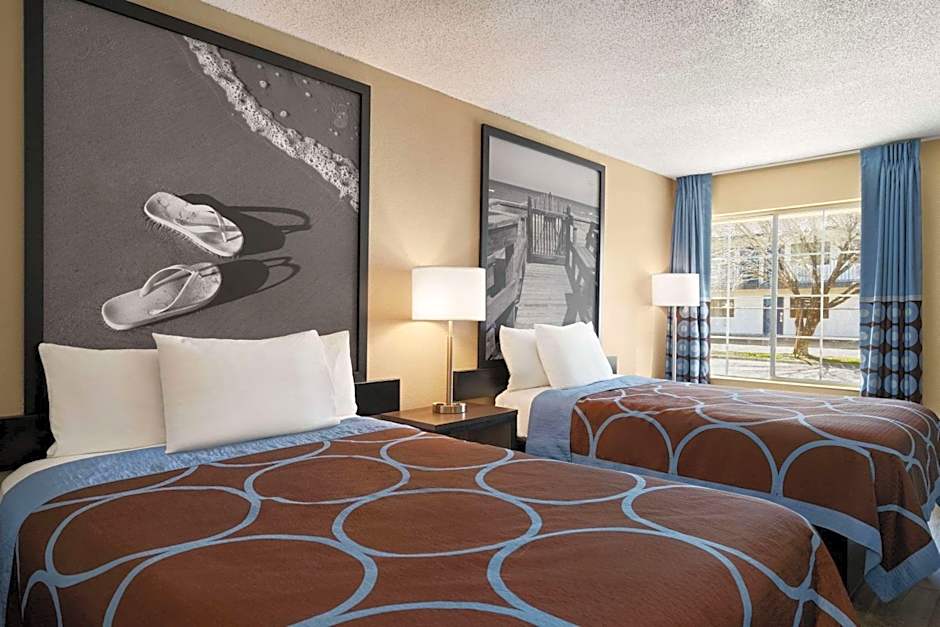 Super 8 by Wyndham Gulfport Near Biloxi