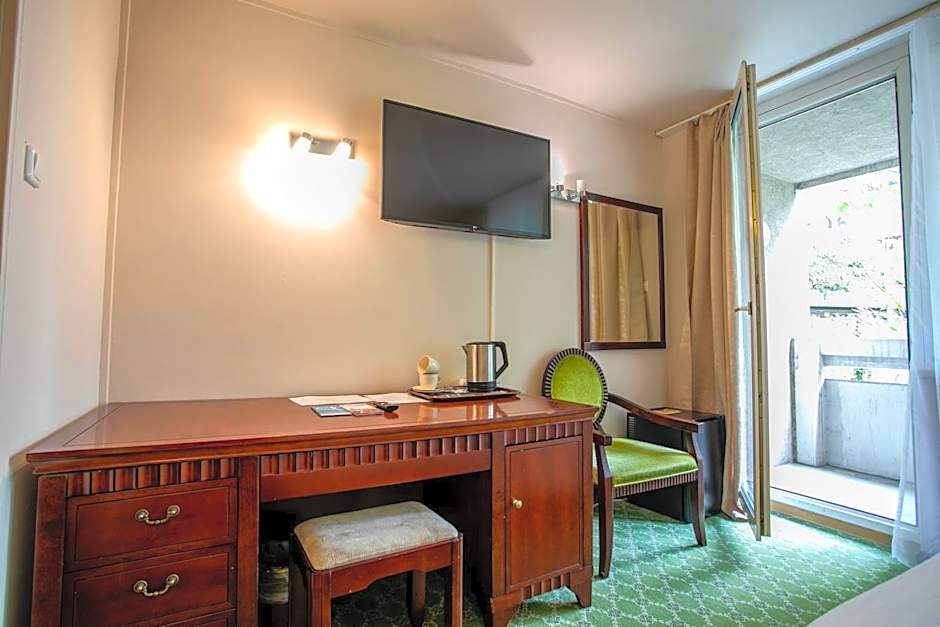 Hotel Attaché